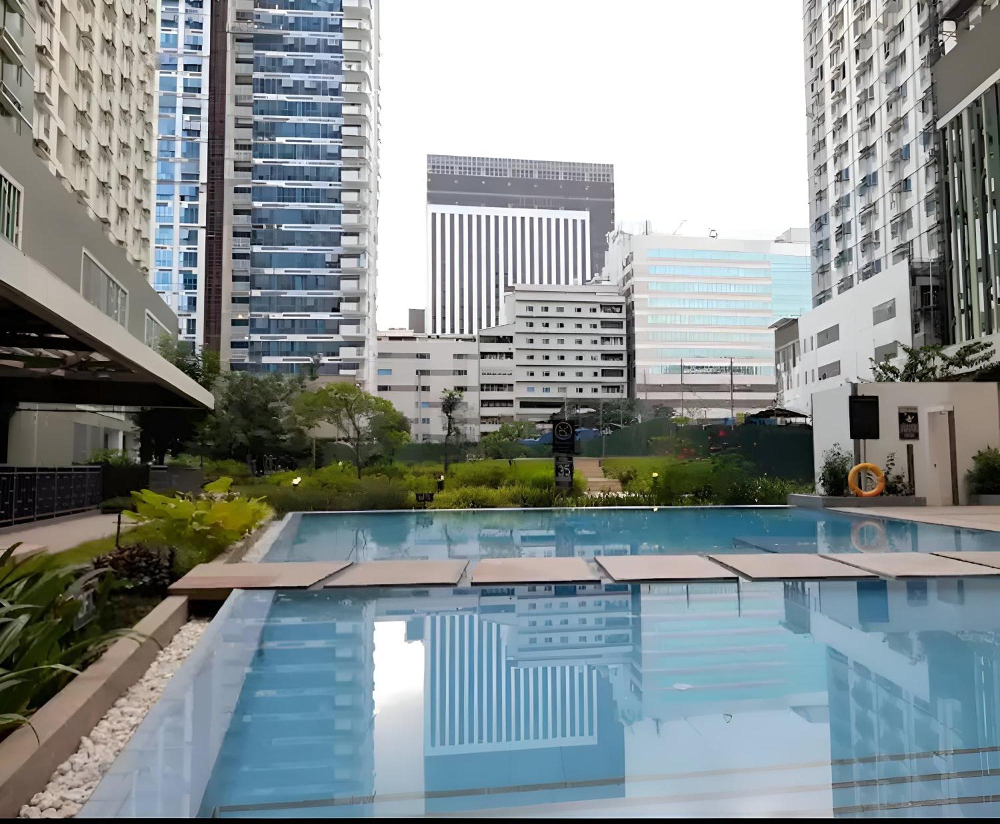 Cebu City Scape At Cebu It Park Kültér fotó