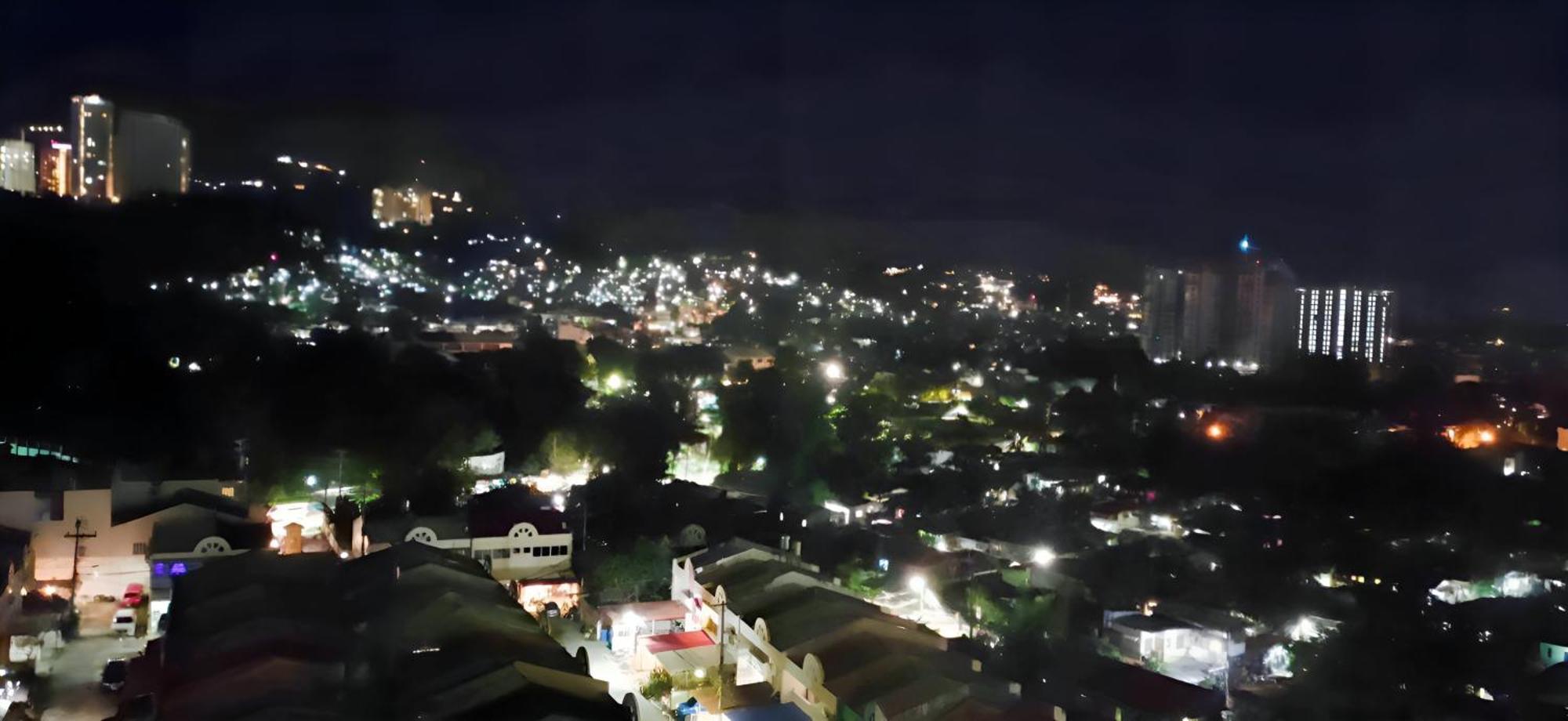 Cebu City Scape At Cebu It Park Kültér fotó